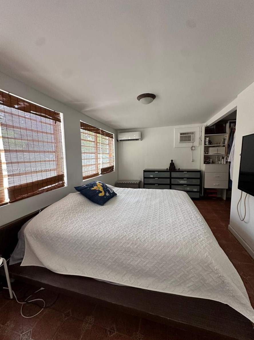 1300 134 St, Miami FL 33161-4352 exterior