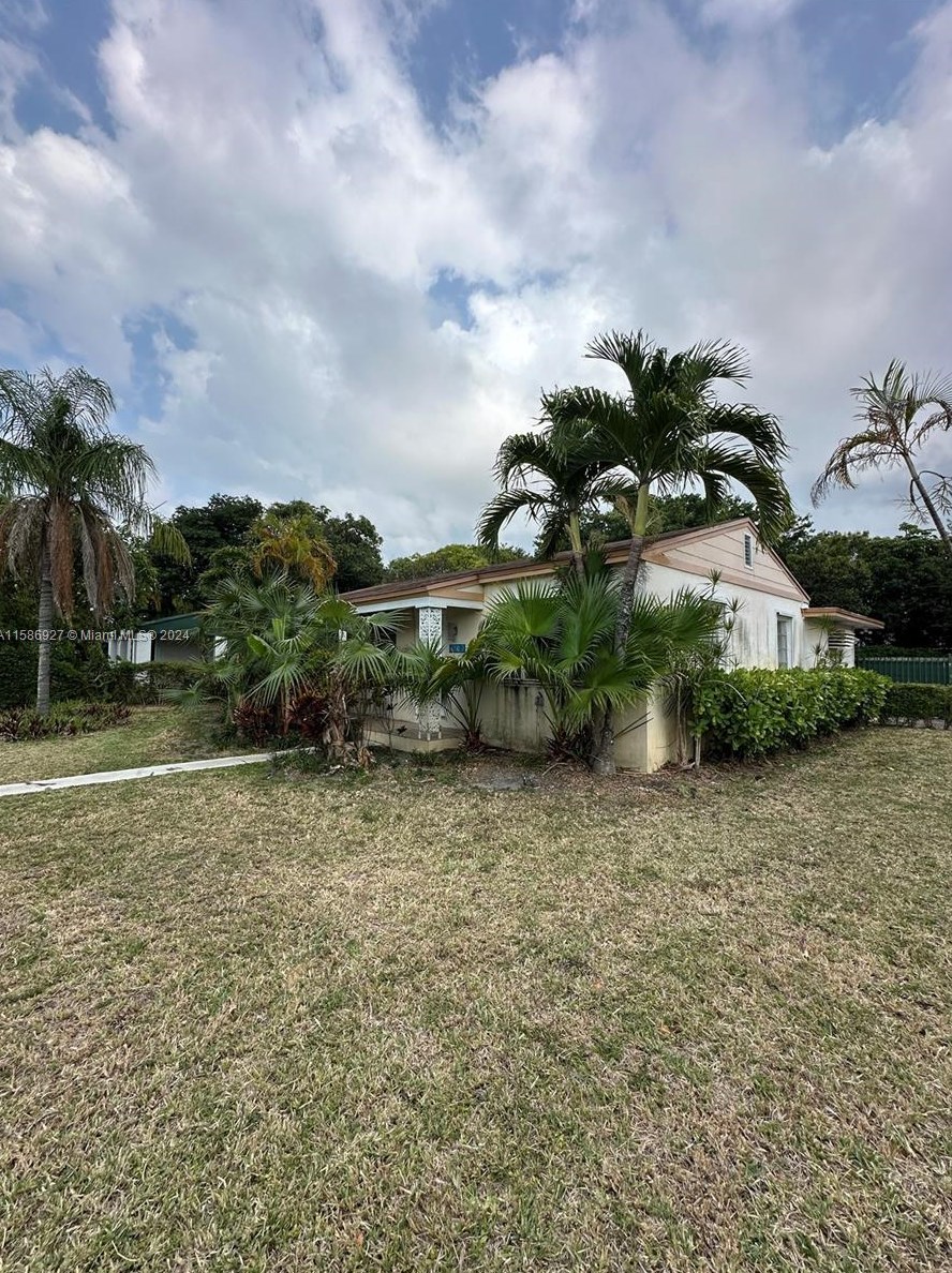 1300 134 St, Miami FL 33161-4352 exterior