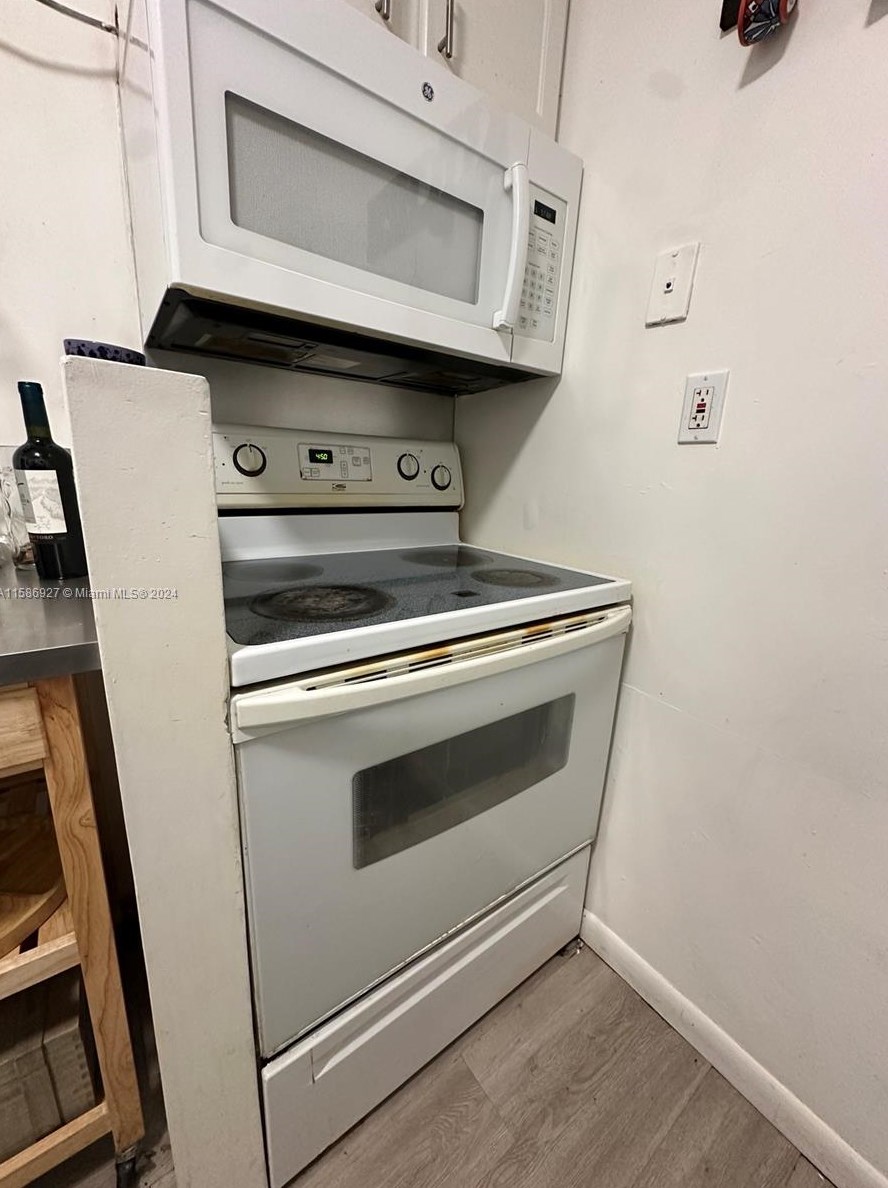 1300 134 St, Miami FL 33161-4352 exterior