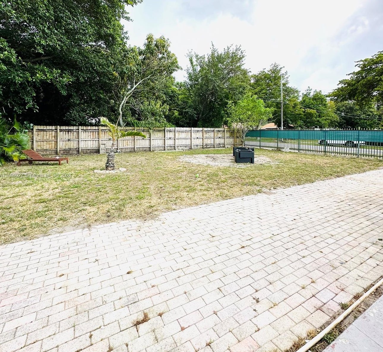 1300 134 St, Miami FL 33161-4352 exterior