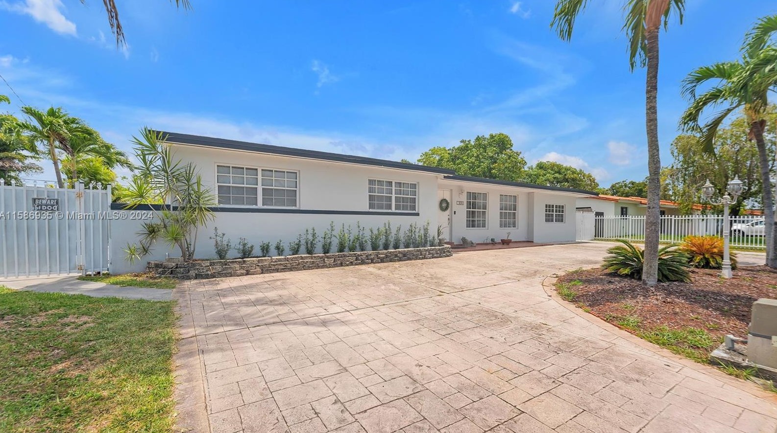 1830 92 Ct, Miami FL 33189-2464 exterior