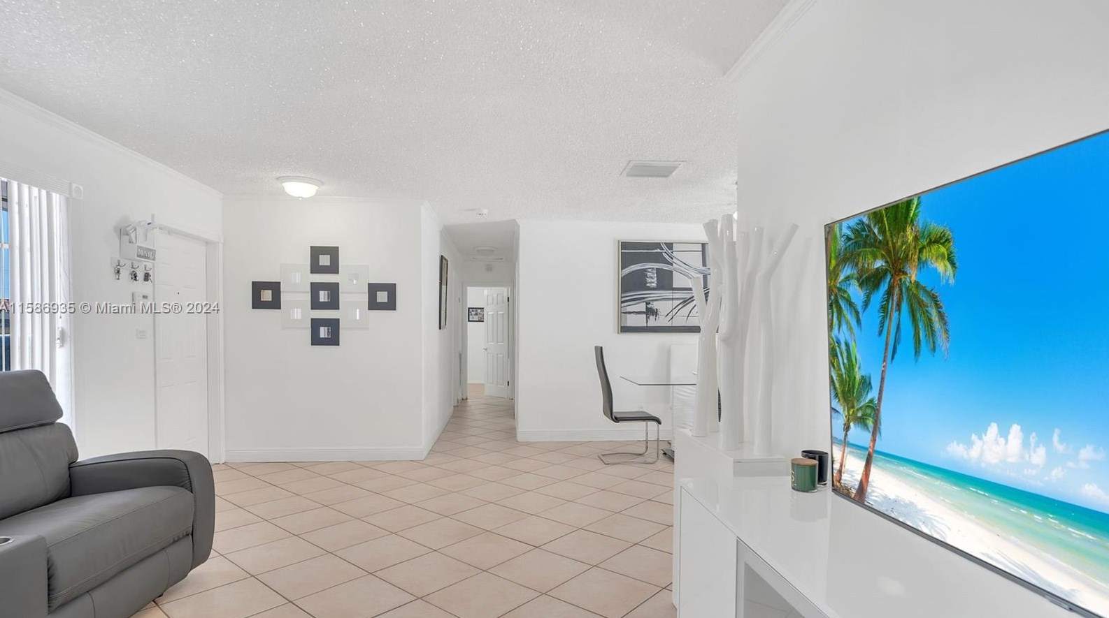 1830 92 Ct, Miami FL 33189-2464 exterior