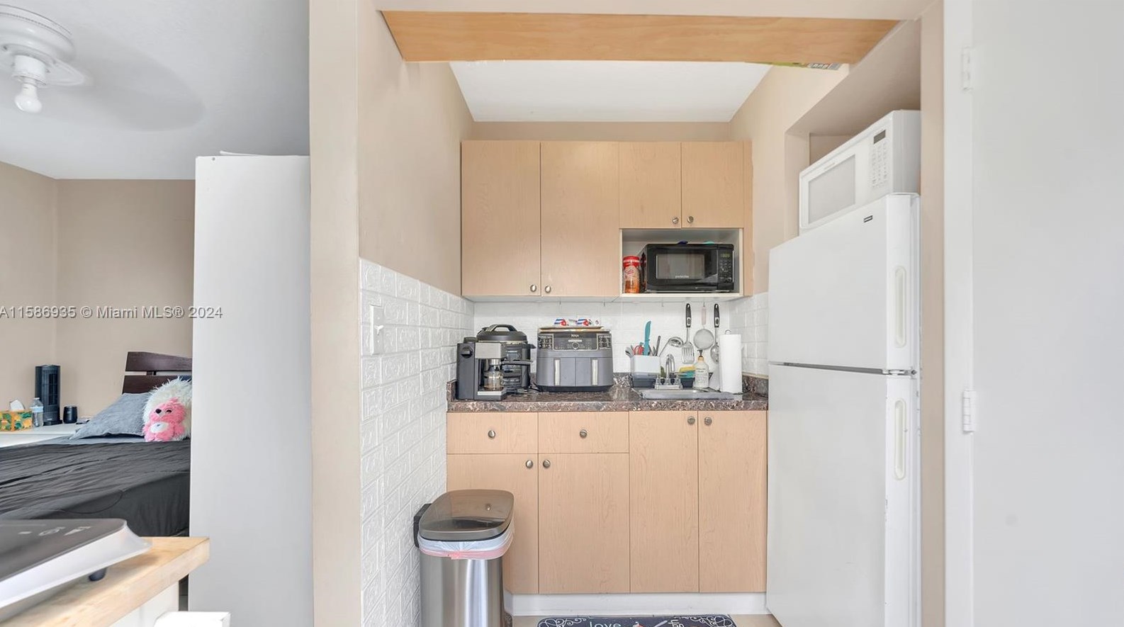 1830 92 Ct, Miami FL 33189-2464 exterior