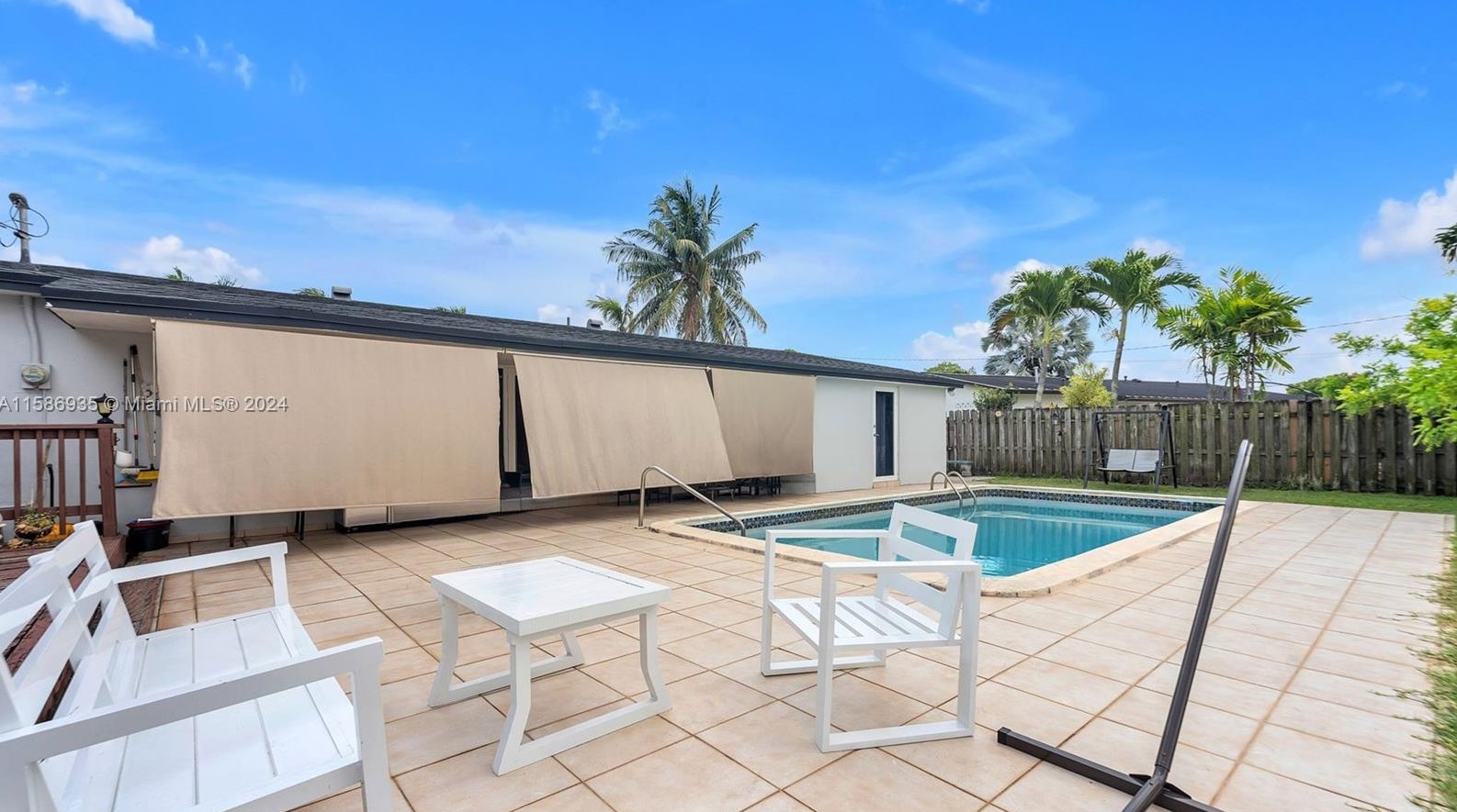 1830 92 Ct, Miami FL 33189-2464 exterior