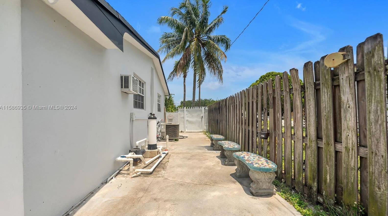 1830 92 Ct, Miami FL 33189-2464 exterior