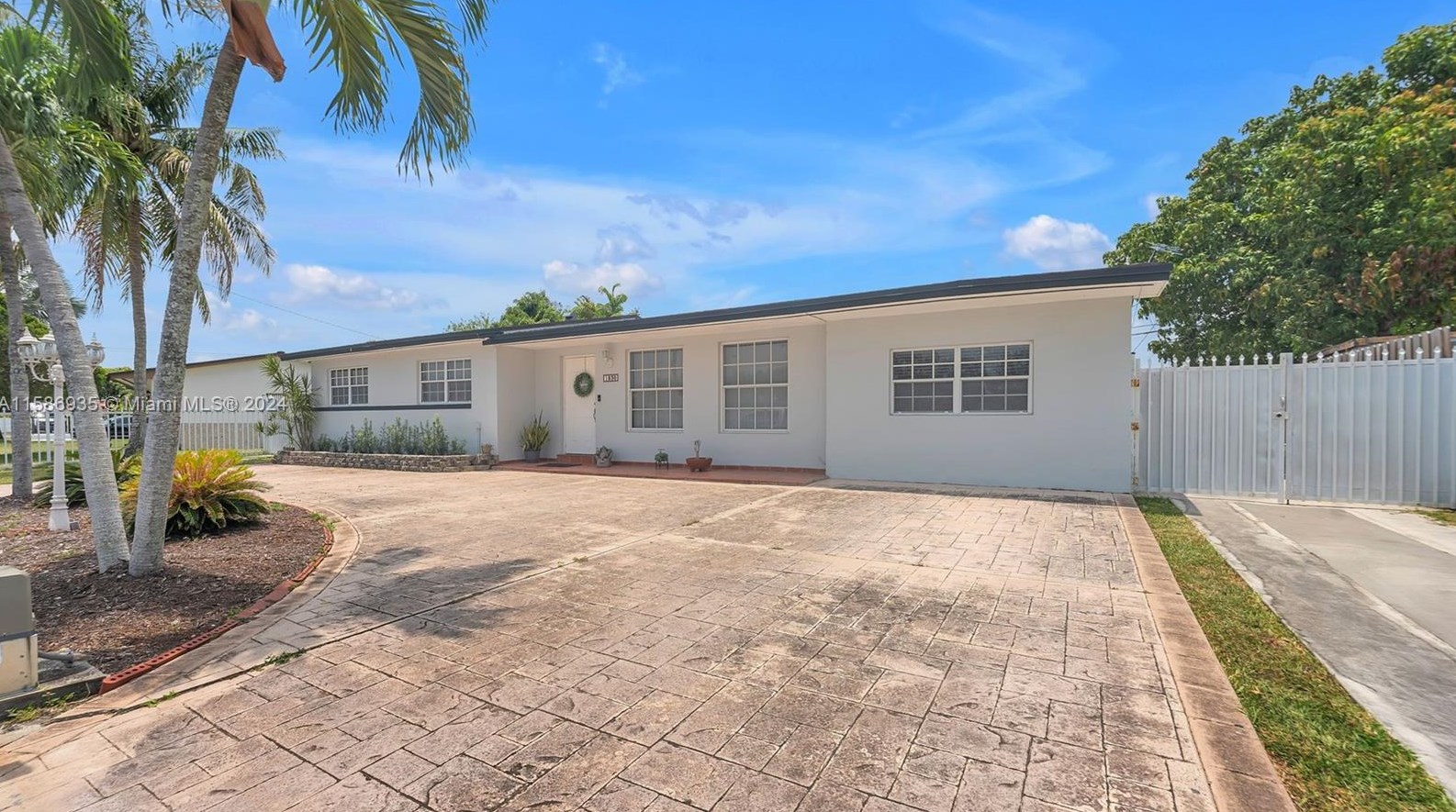 1830 92 Ct, Miami FL 33189-2464 exterior