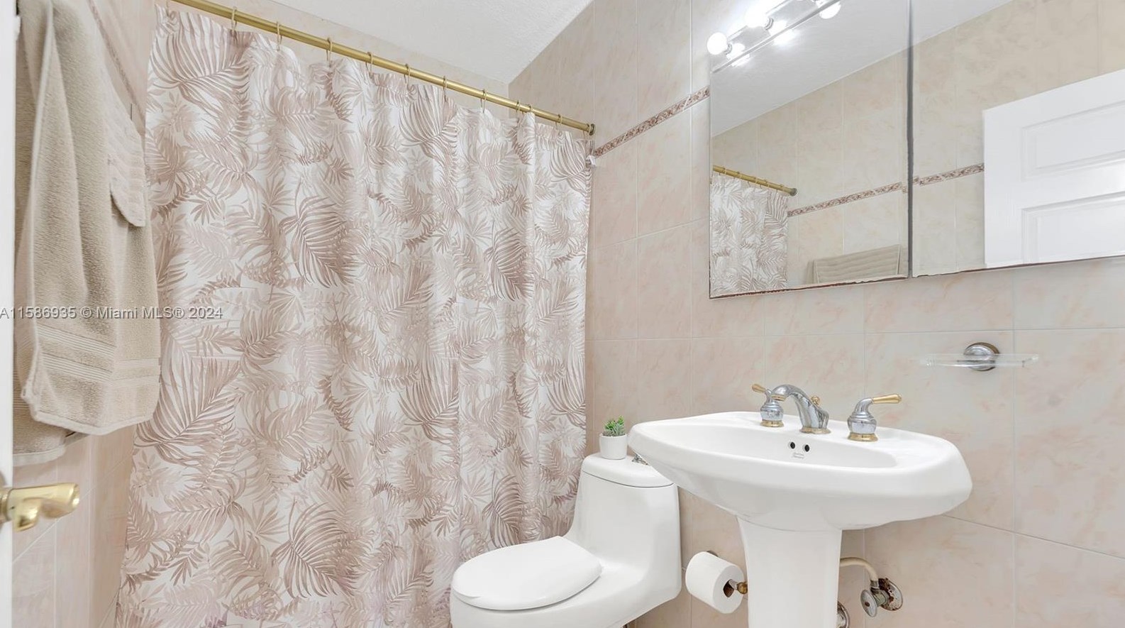 1830 92 Ct, Miami FL 33189-2464 exterior