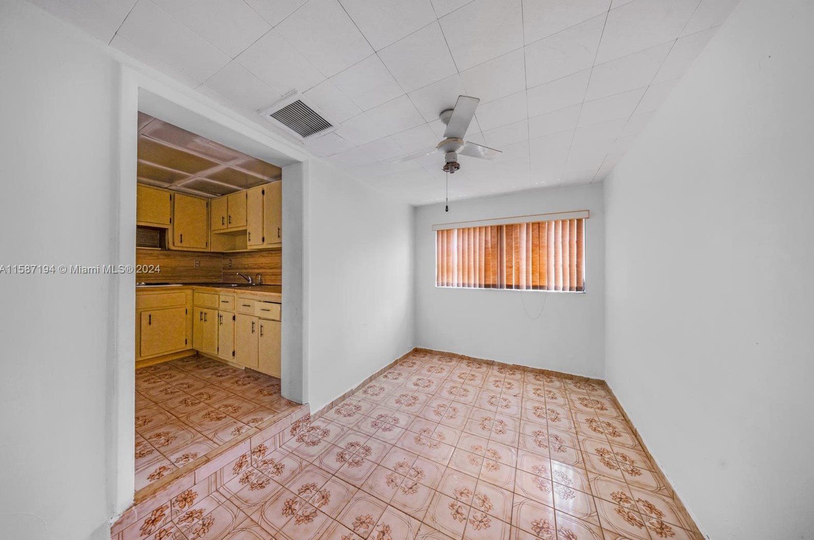 654 35 St, Hialeah FL  33012-4828 exterior