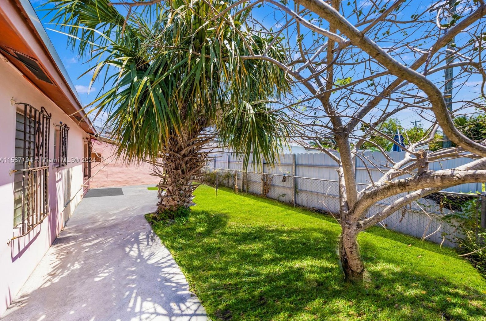 654 35 St, Hialeah FL  33012-4828 exterior