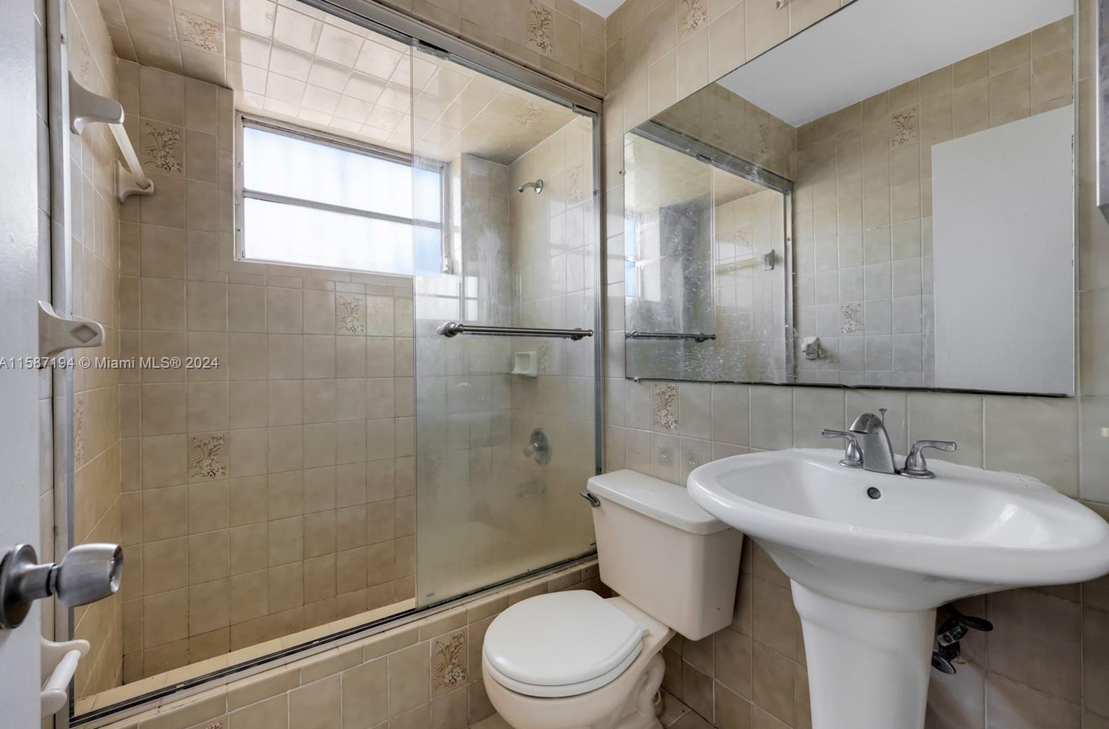 654 35 St, Hialeah FL  33012-4828 exterior