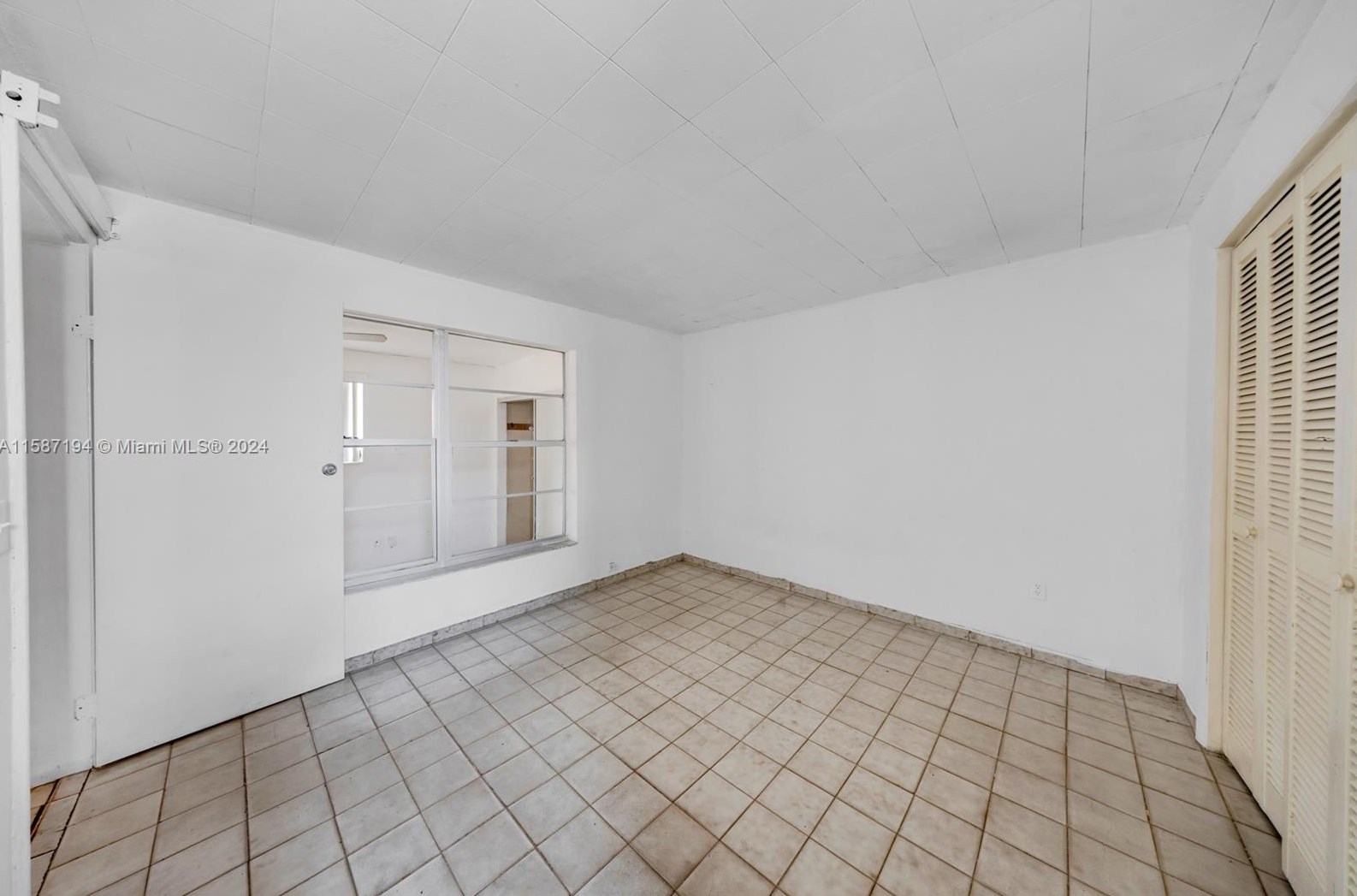 654 35 St, Hialeah FL  33012-4828 exterior