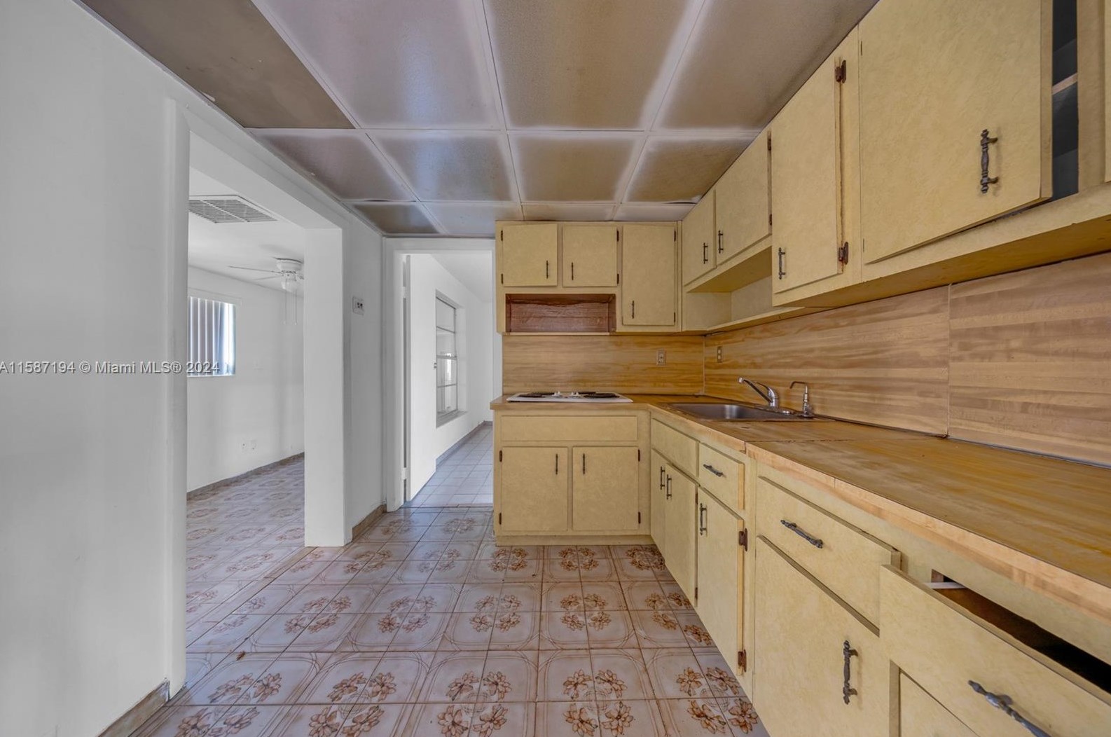 654 35 St, Hialeah FL  33012-4828 exterior