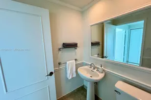 300 South Pointe Dr, Miami Beach, FL 33139 - Photo 17