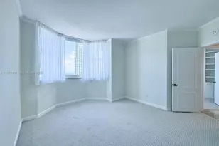 300 South Pointe Dr, Miami Beach, FL 33139 - Photo 37