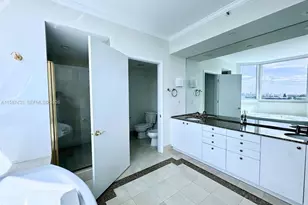 300 South Pointe Dr, Miami Beach, FL 33139 - Photo 33