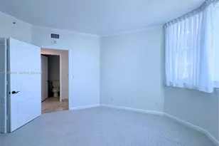 300 South Pointe Dr, Miami Beach, FL 33139 - Photo 35