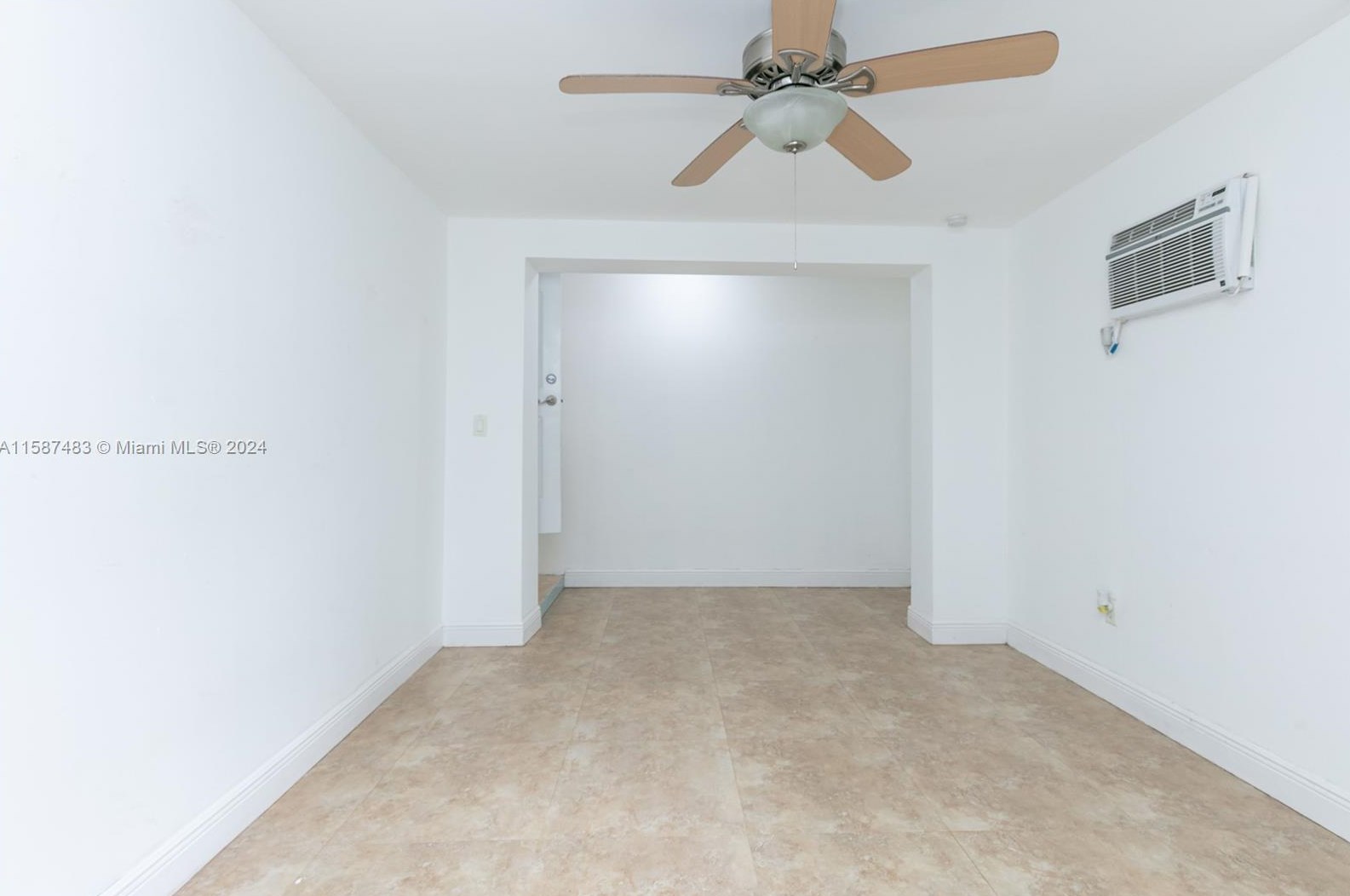 913 Morningside Dr, Miami FL  33166-6056 exterior