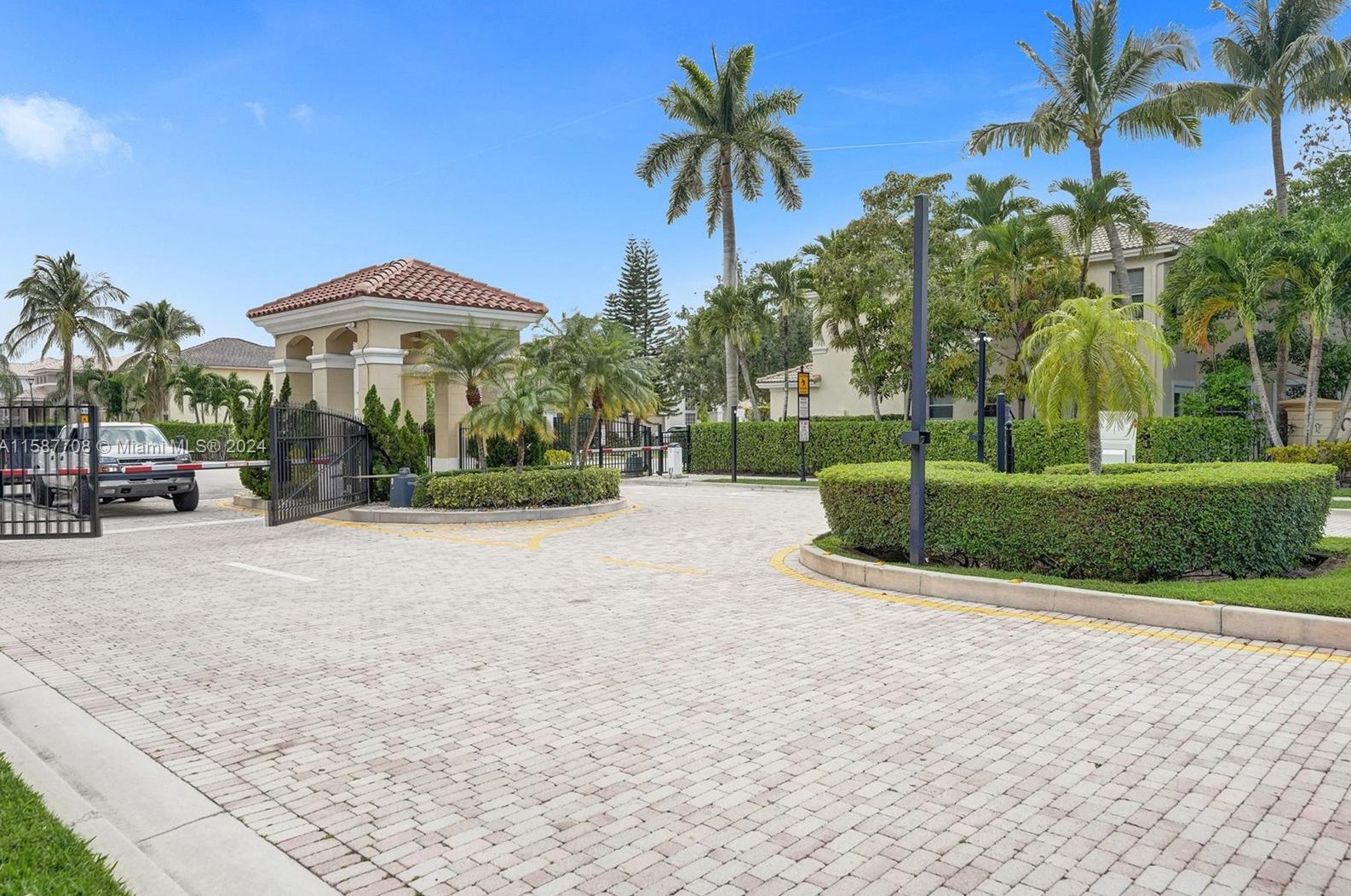9624 Vineyard Ct, Boca Raton FL 33428-4346 exterior