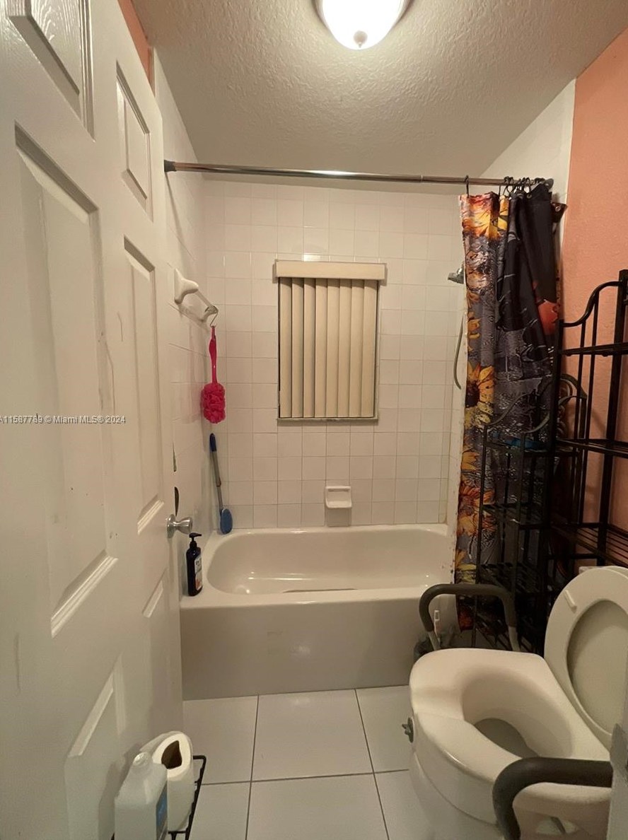 2220 Cody St, Hollywood FL 33021-2139 exterior