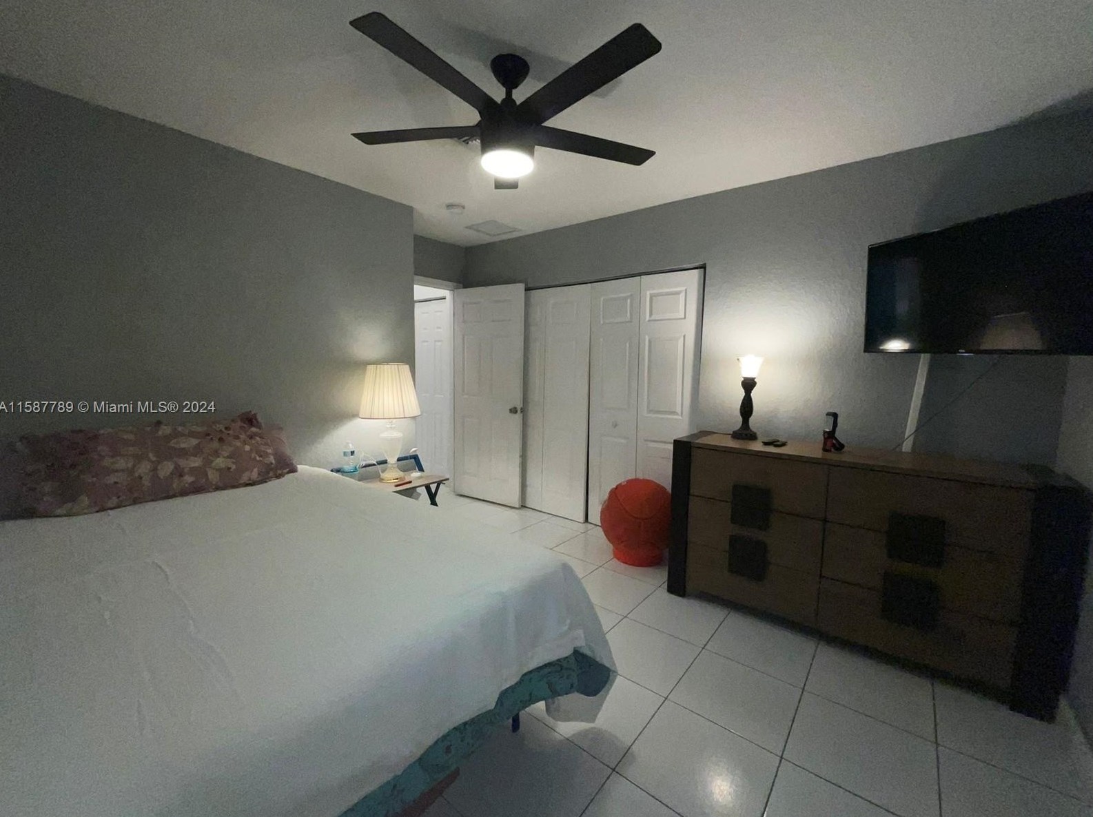 2220 Cody St, Hollywood FL 33021-2139 exterior