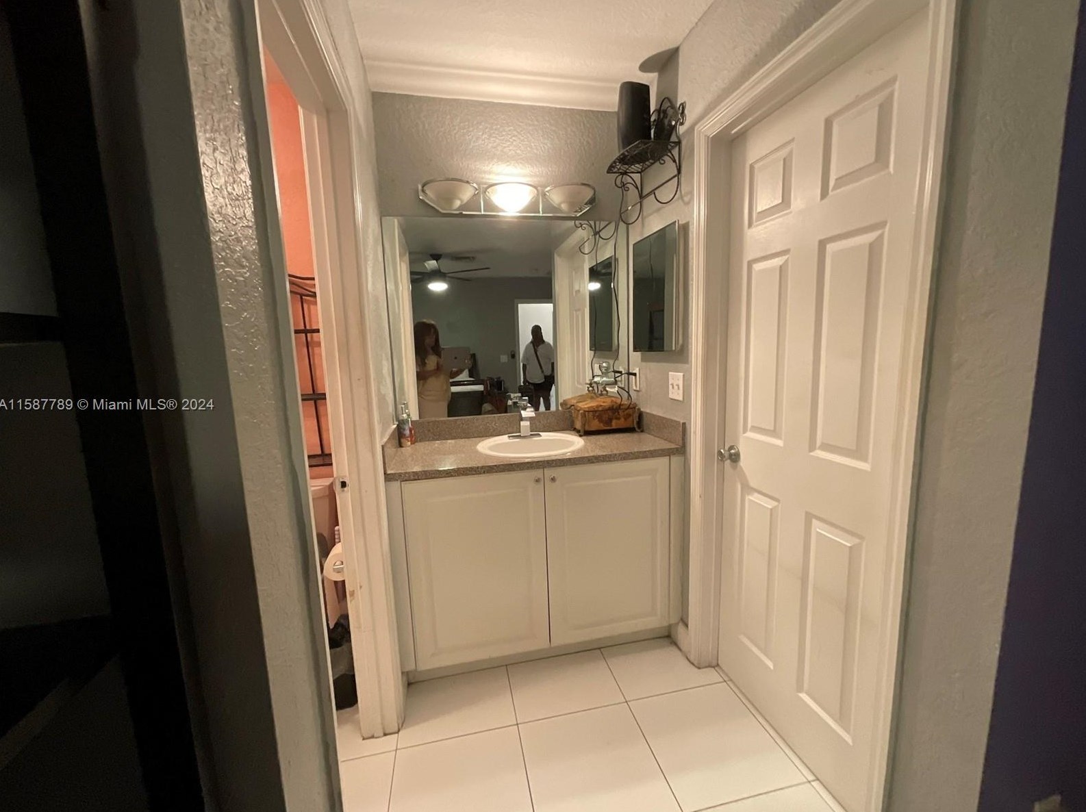 2220 Cody St, Hollywood FL 33021-2139 exterior