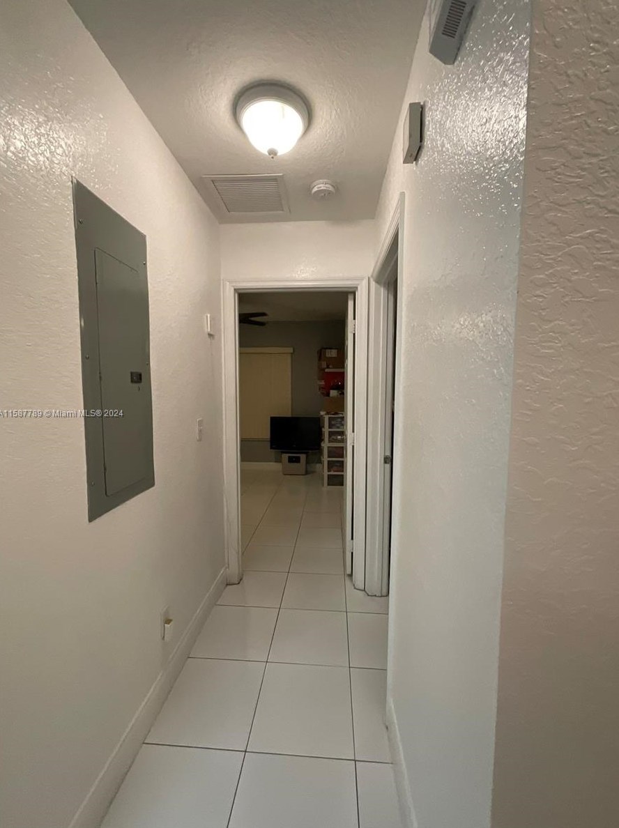 2220 Cody St, Hollywood FL 33021-2139 exterior