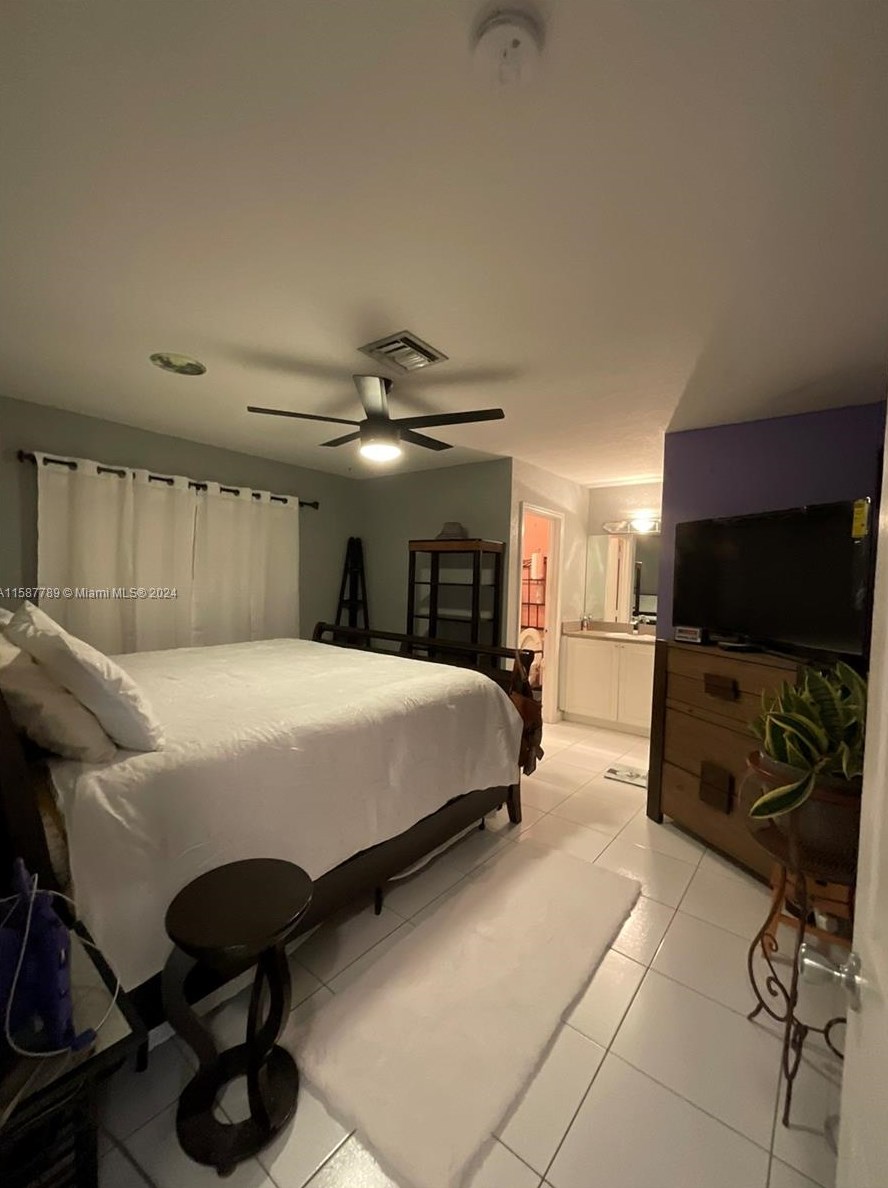 2220 Cody St, Hollywood FL 33021-2139 exterior