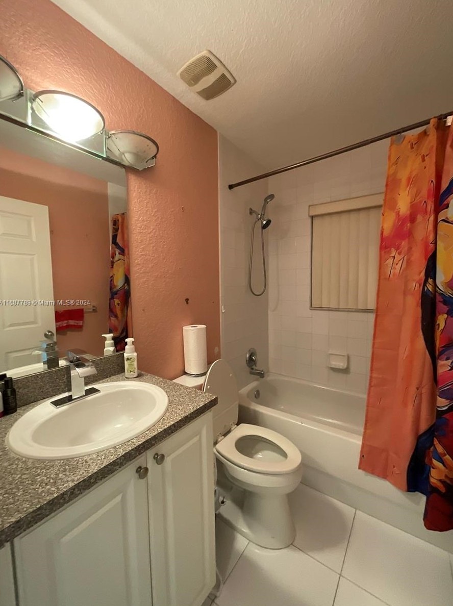 2220 Cody St, Hollywood FL 33021-2139 exterior