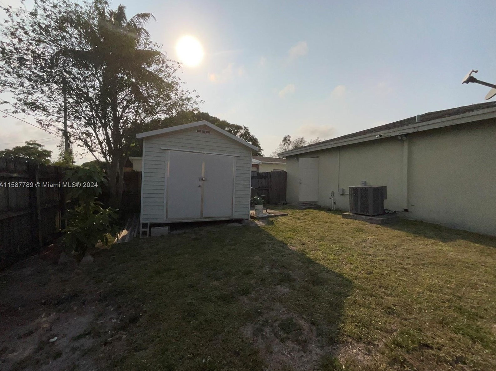 2220 Cody St, Hollywood FL 33021-2139 exterior