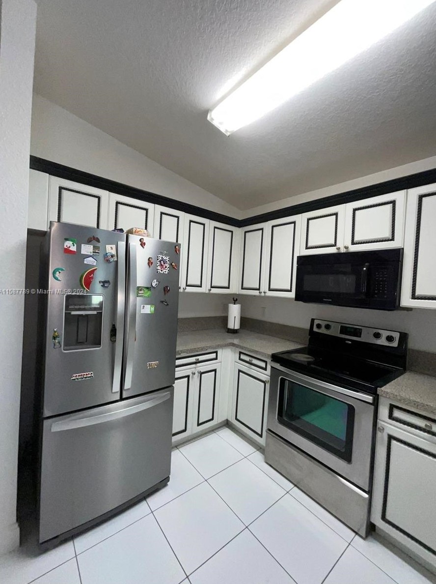 2220 Cody St, Hollywood FL 33021-2139 exterior