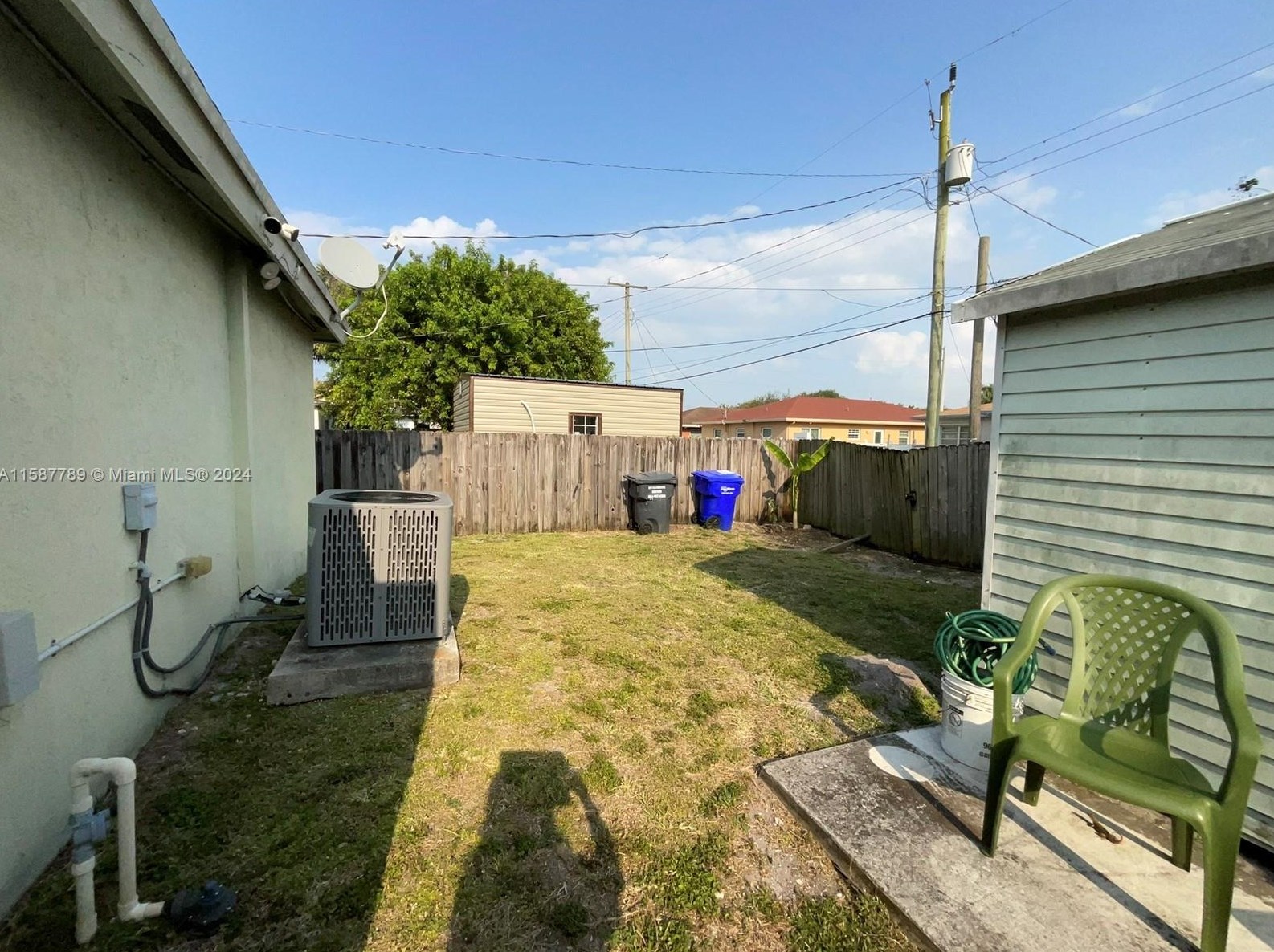 2220 Cody St, Hollywood FL 33021-2139 exterior