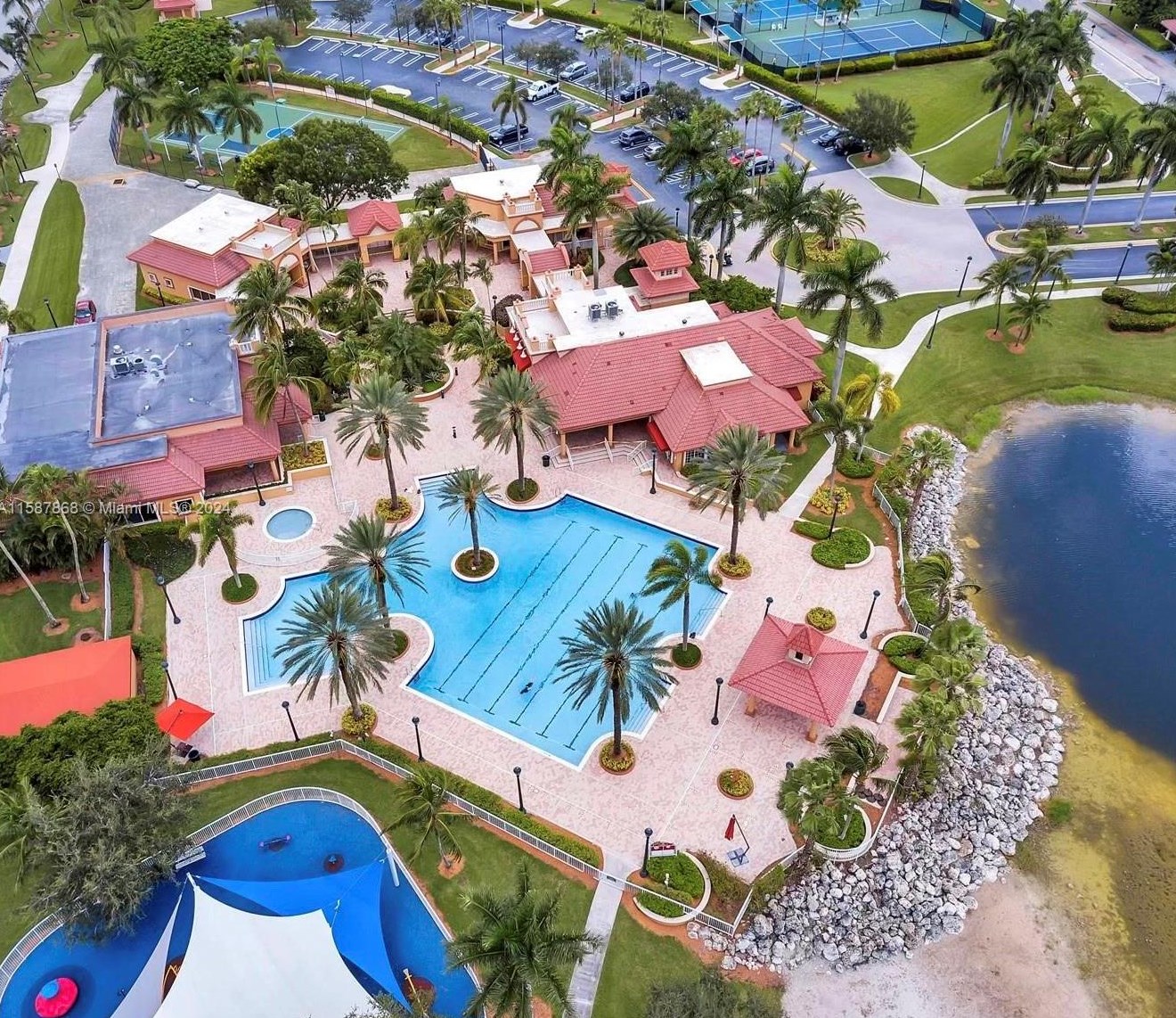 18725 27th Ct, Hollywood FL  33029-2427 exterior