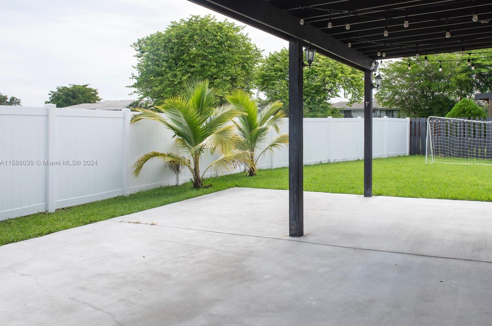 802 104th Ave, Miami FL 33176-4085 exterior