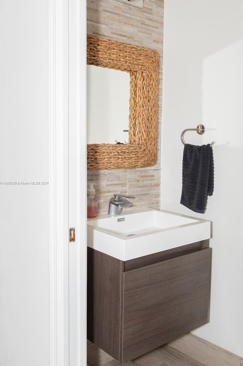 802 104th Ave, Miami FL 33176-4085 exterior