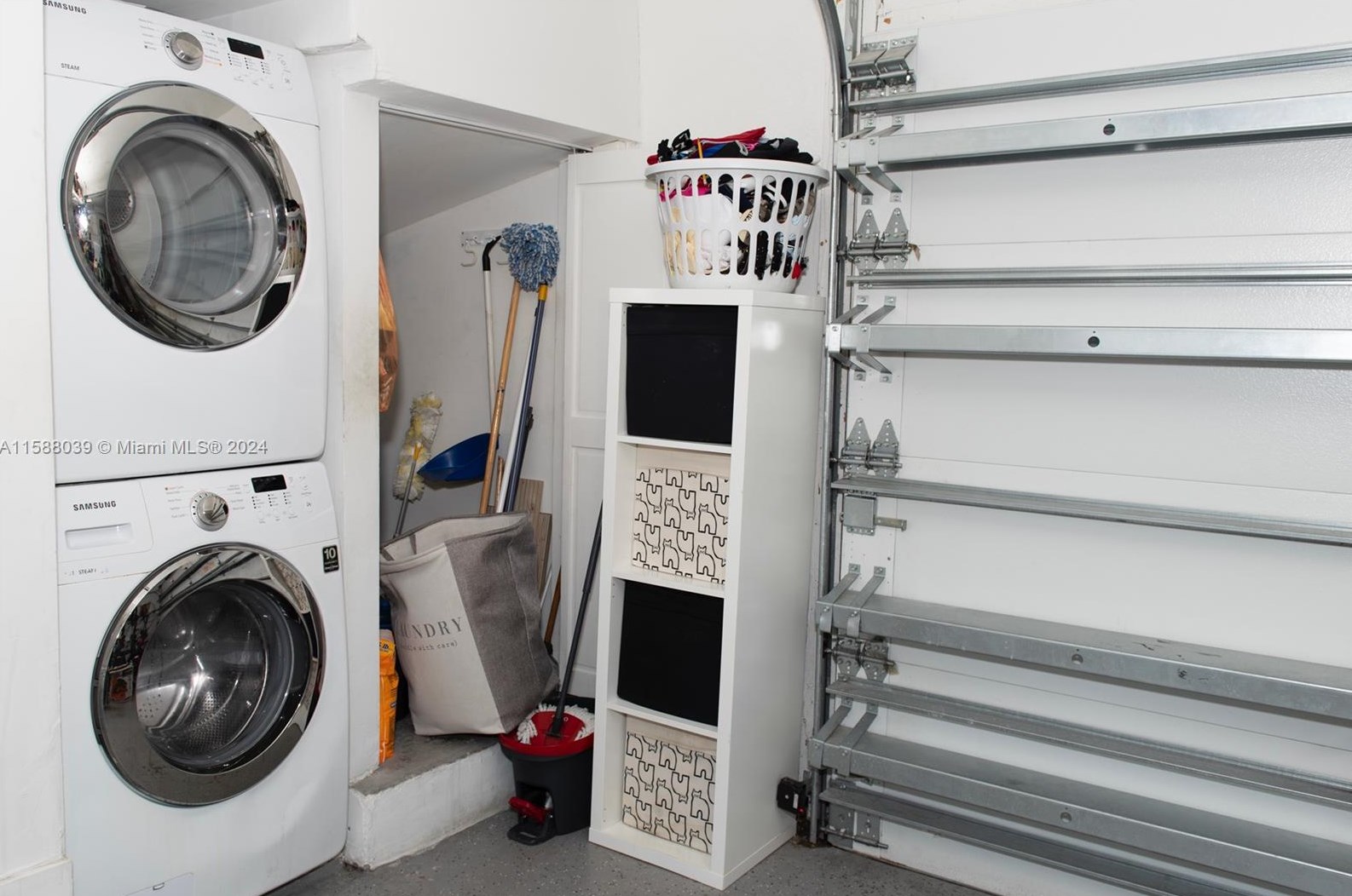 802 104th Ave, Miami FL 33176-4085 exterior