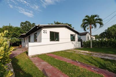 4211 NW 18th Ave - Photo 1