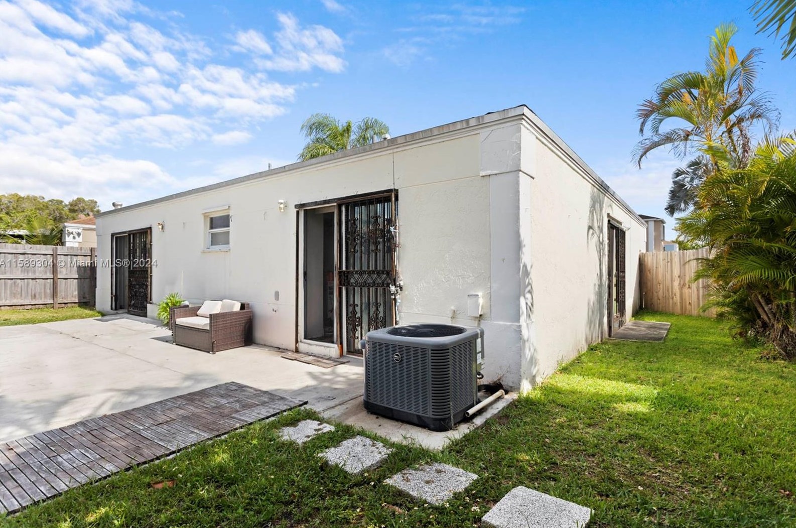 9762 222 St, Miami FL 33170-4639 exterior