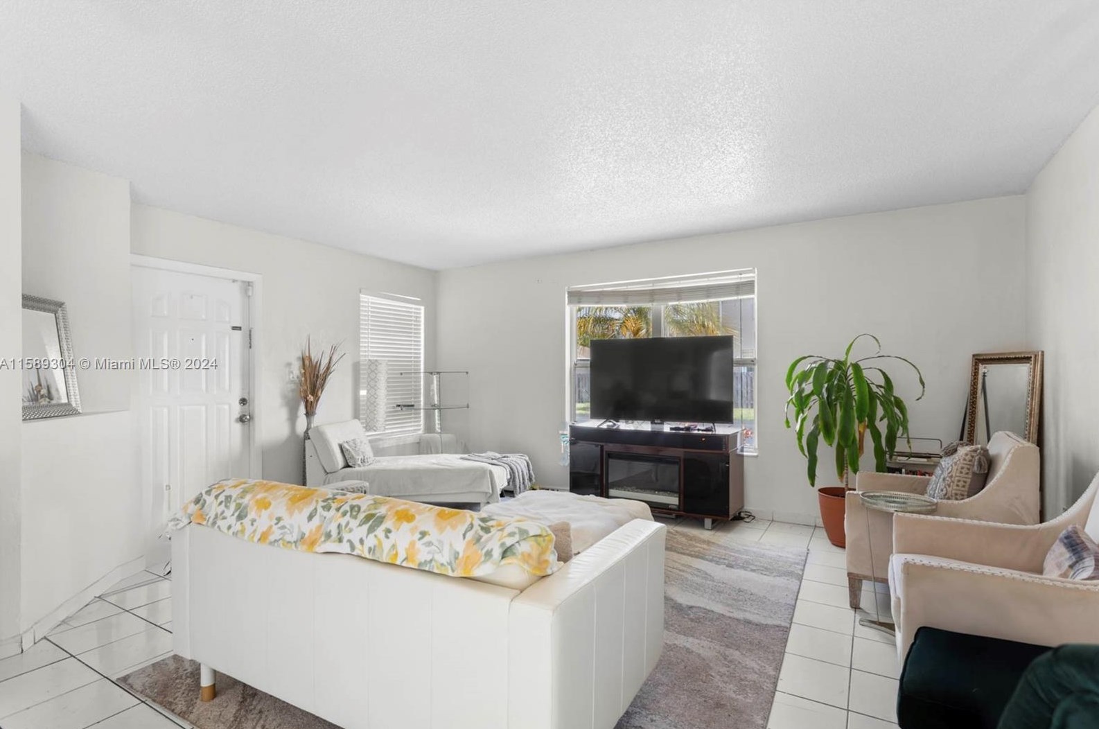 9762 222 St, Miami FL 33170-4639 exterior