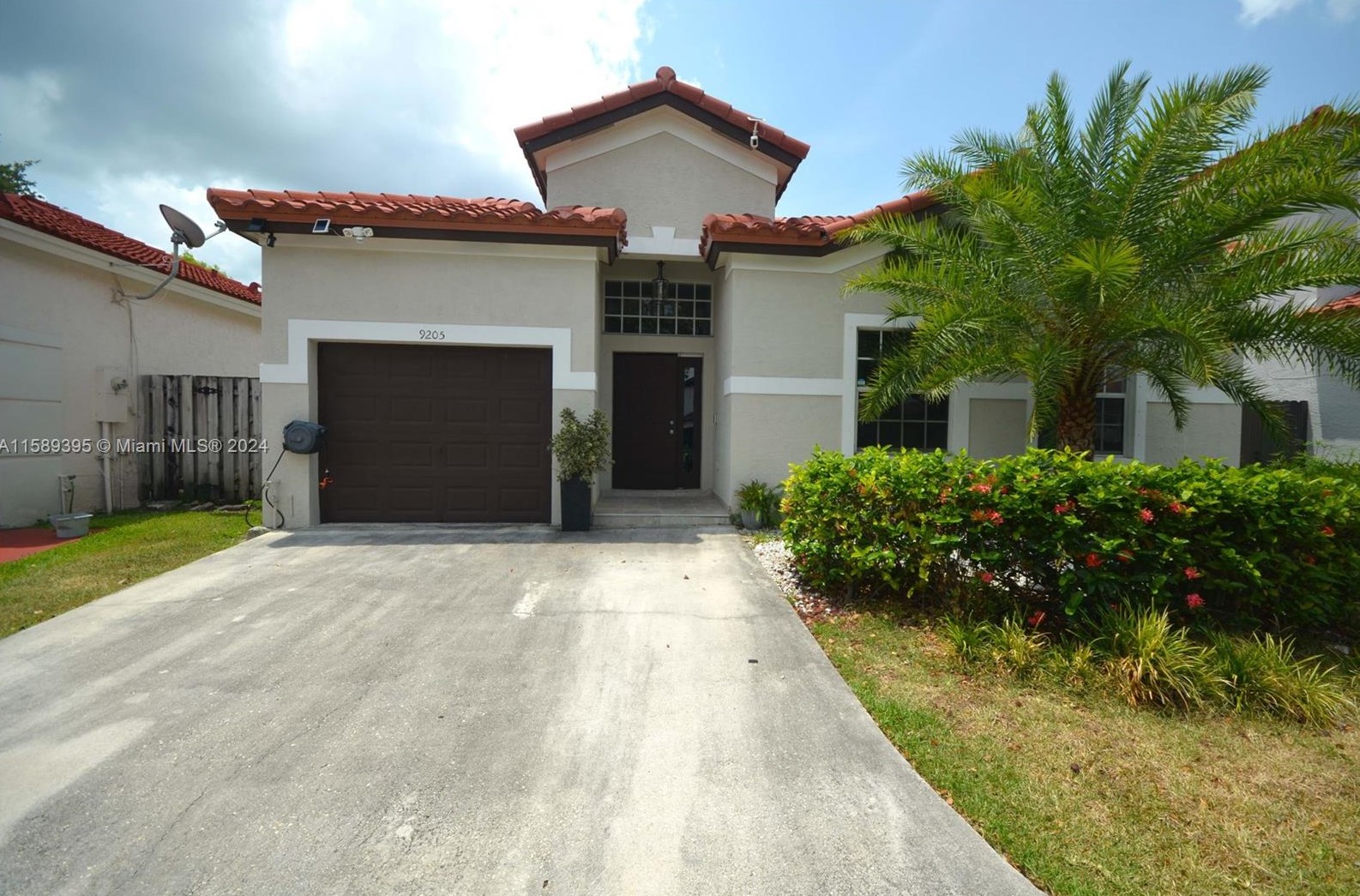 9205 215 Ter, Miami FL 33189-3814 exterior