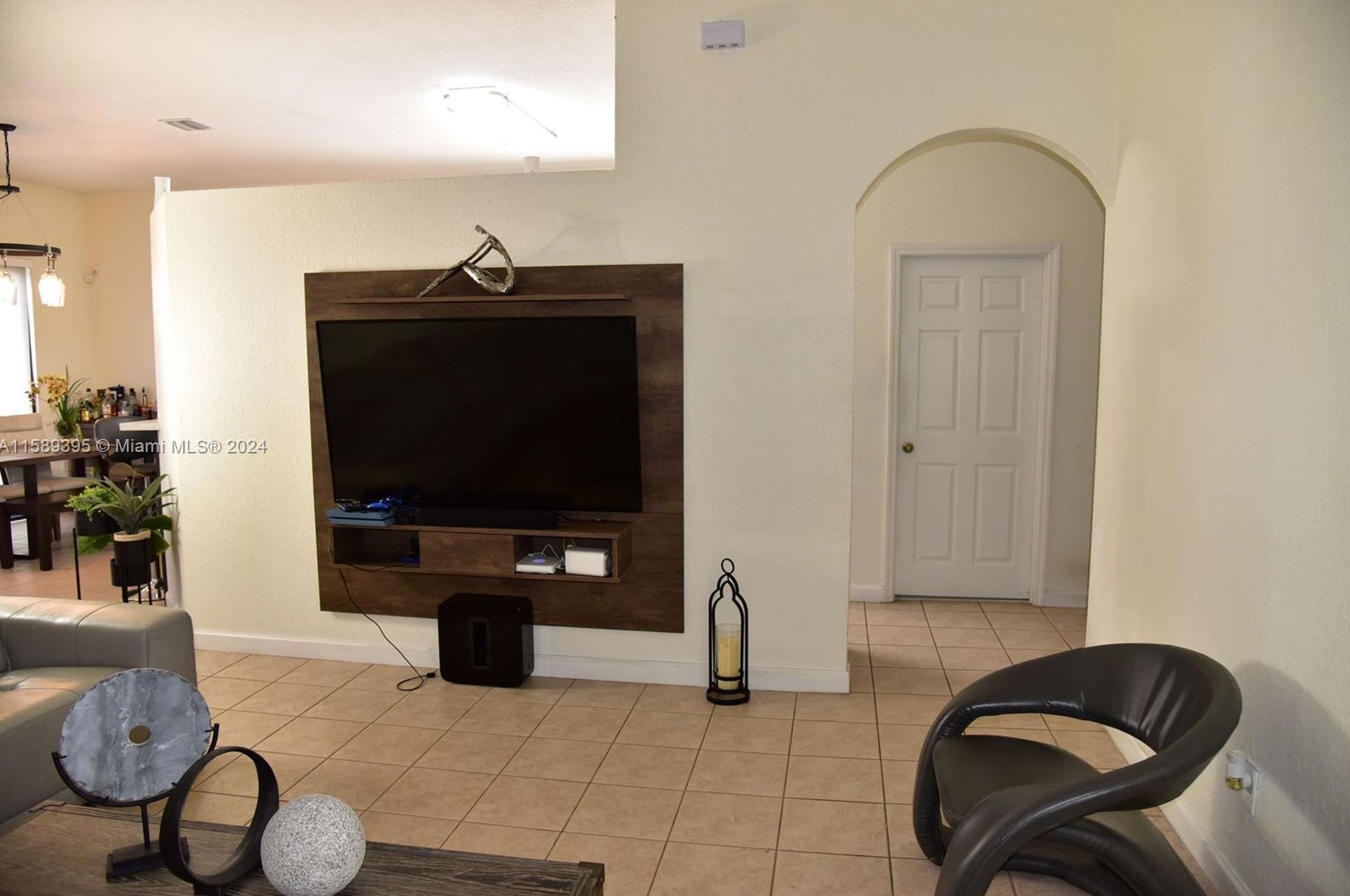 9205 215 Ter, Miami FL 33189-3814 exterior