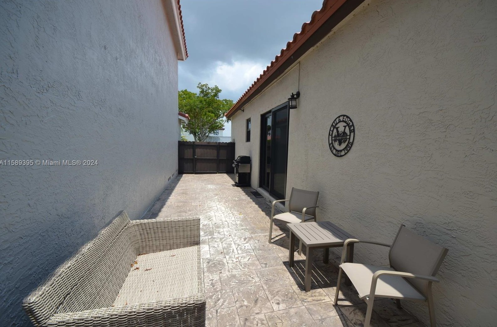 9205 215 Ter, Miami FL 33189-3814 exterior