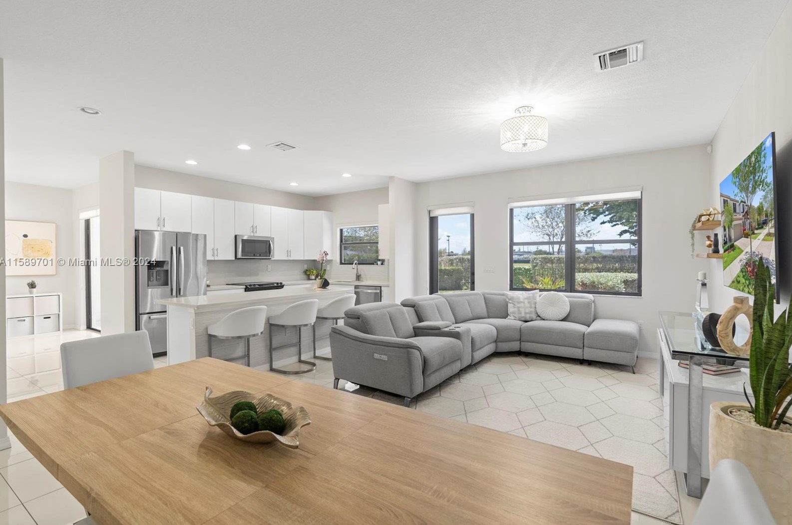 696 191st St, Miami FL  33179-3922 exterior