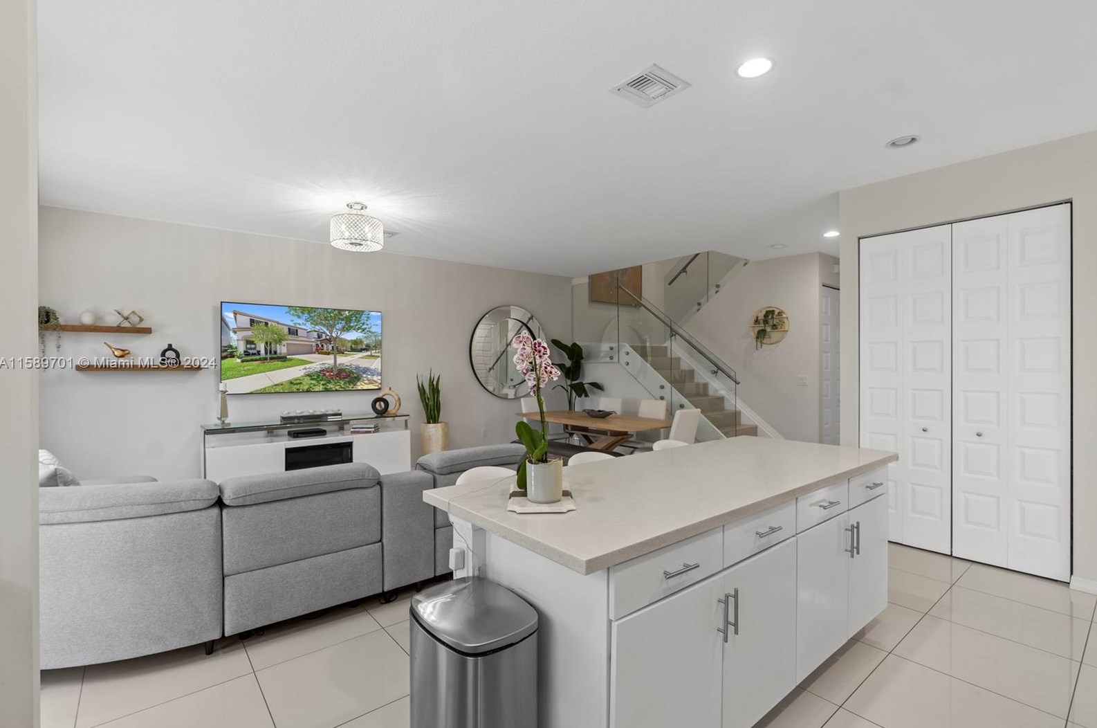 696 191st St, Miami FL  33179-3922 exterior