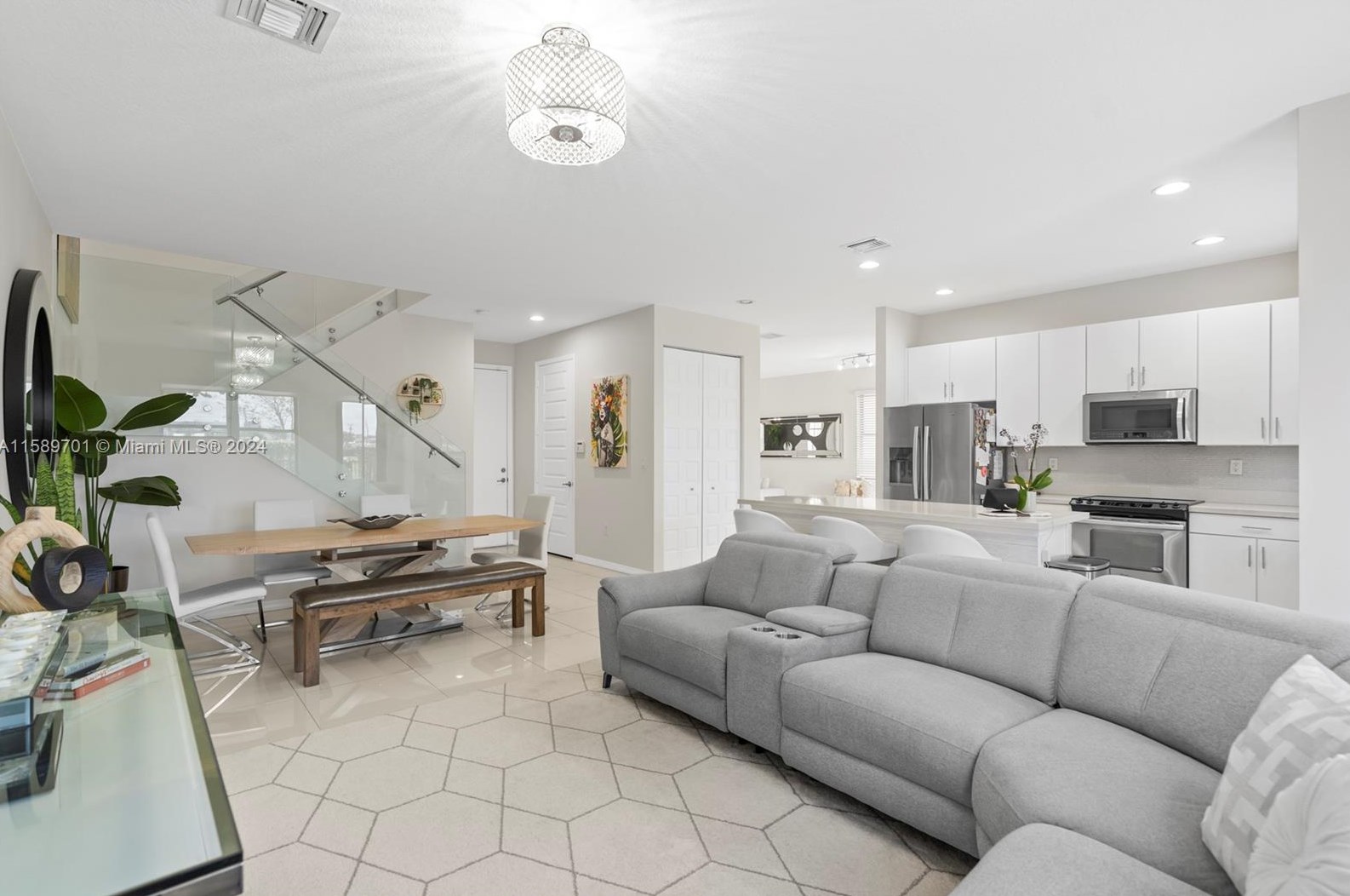 696 191st St, Miami FL  33179-3922 exterior