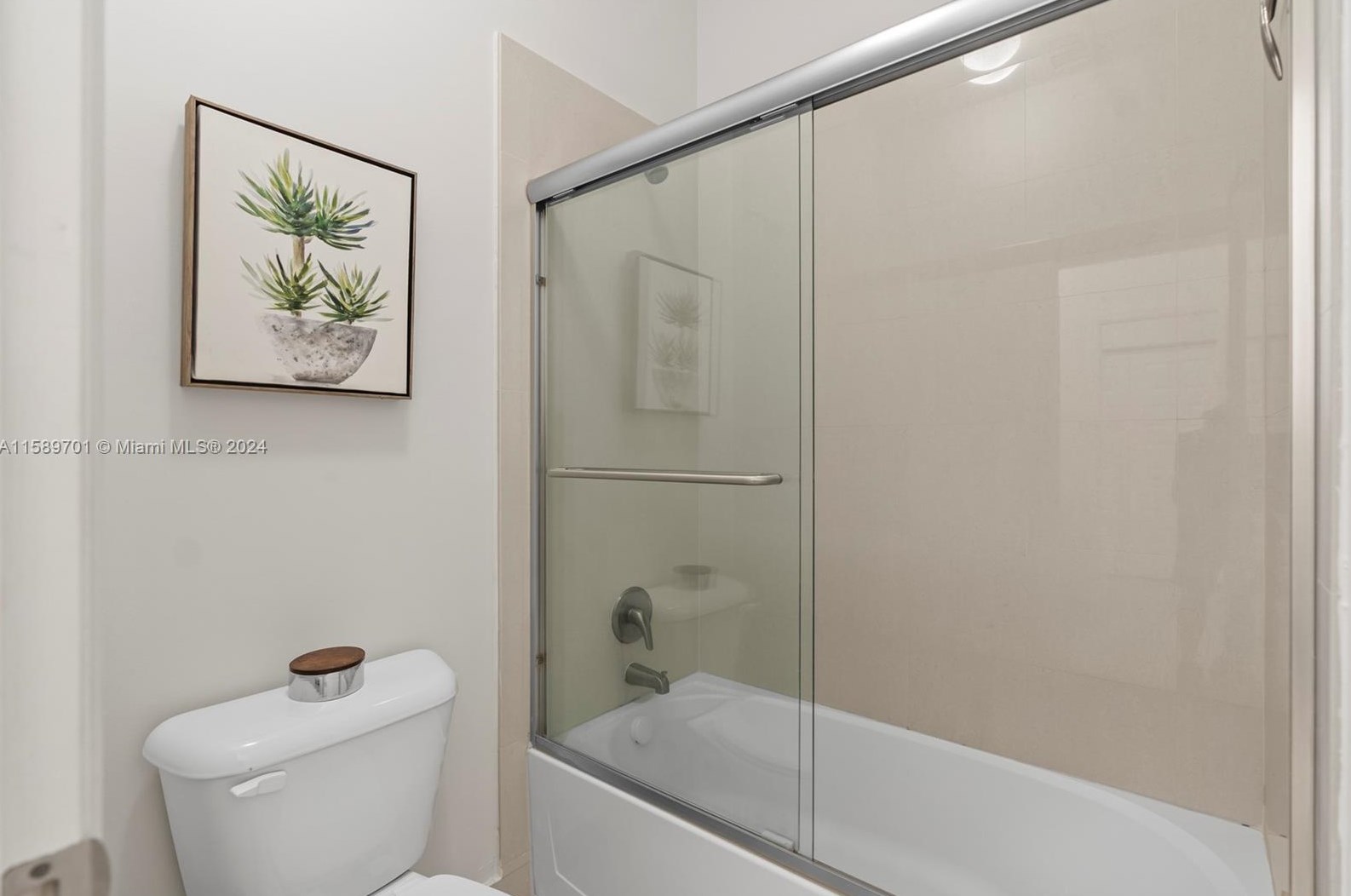 696 191st St, Miami FL  33179-3922 exterior