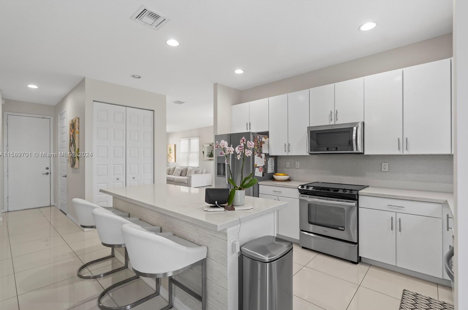 696 191st St, Miami FL  33179-3922 exterior