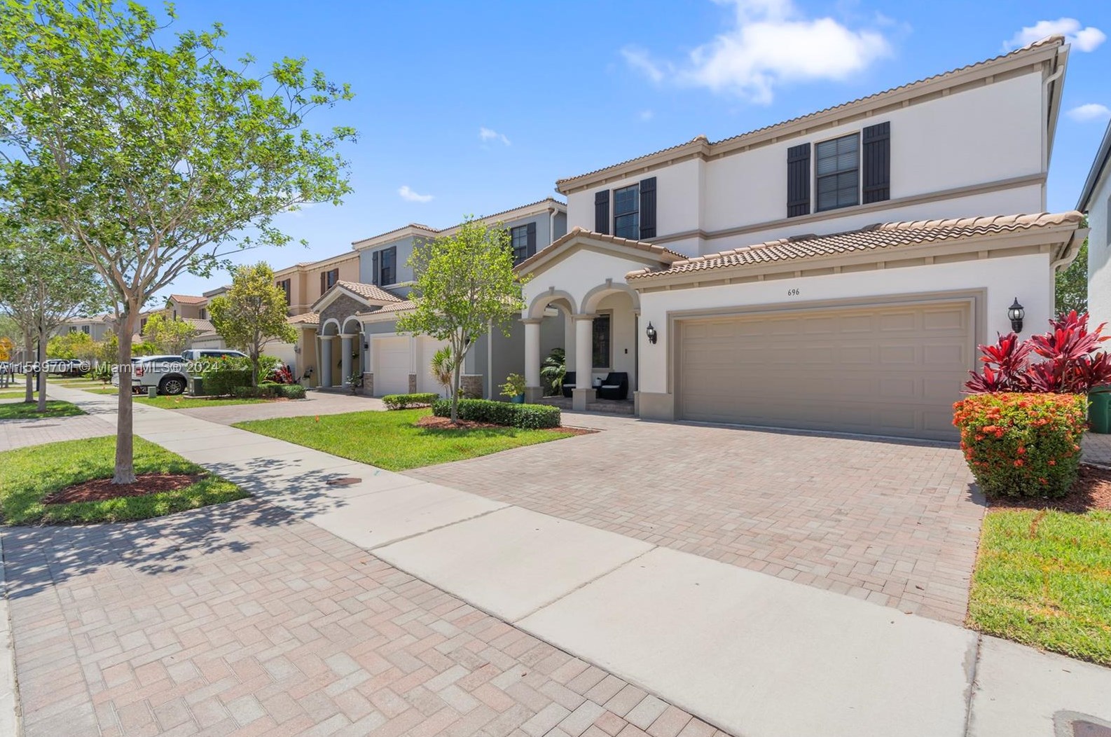 696 191st St, Miami FL  33179-3922 exterior