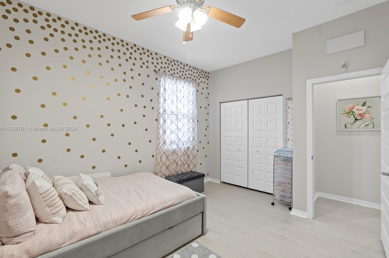 696 191st St, Miami FL  33179-3922 exterior