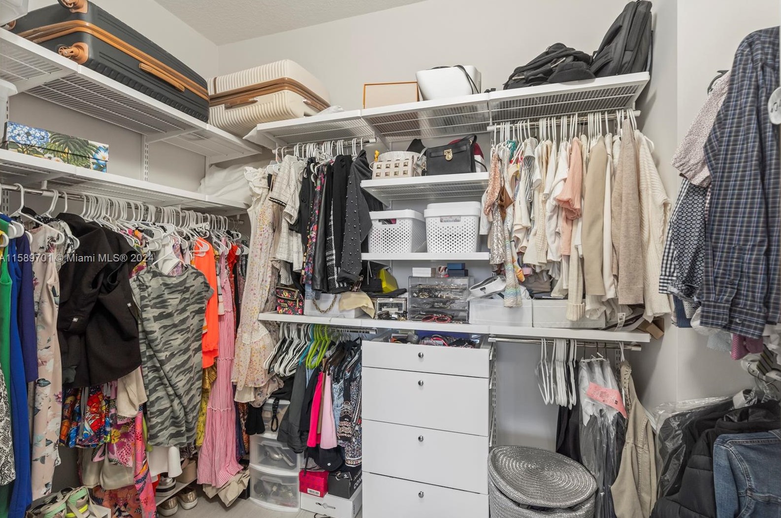 696 191st St, Miami FL  33179-3922 exterior