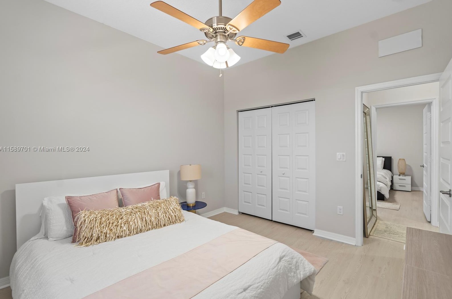 696 191st St, Miami FL  33179-3922 exterior